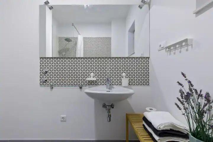 Apartment & Nugal Makarska