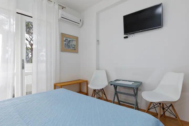 & Nugal Makarska